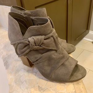 Gray suede booties with cute bow detail, size 9.5